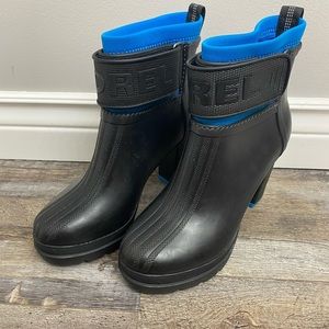 Sorel Medina black blue boots 8